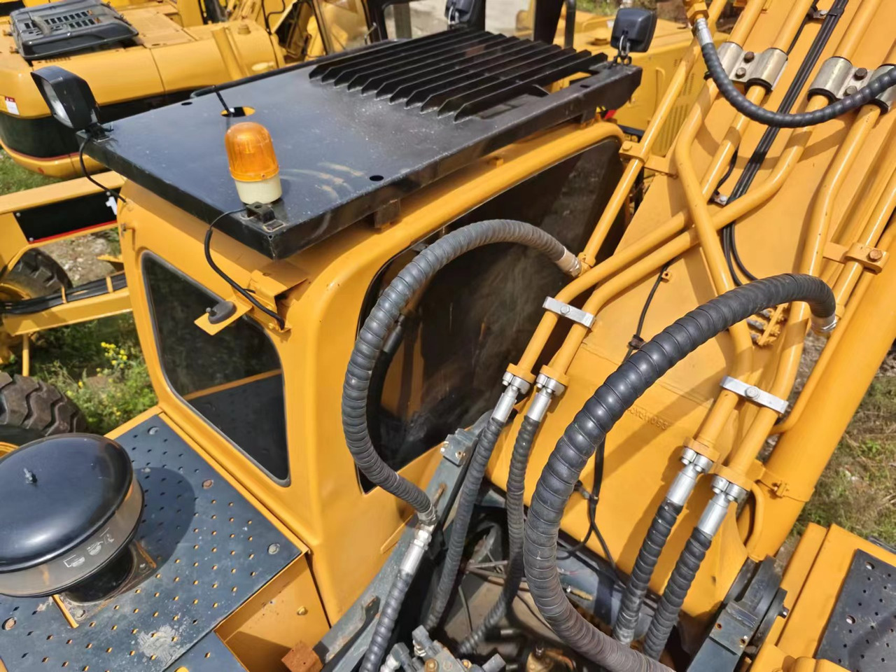 HYUNDAI R385LC-9T - Vikšrinis ekskavatorius: foto 3 HYUNDAI R385LC-9T - Vikšrinis ekskavatorius: foto 3