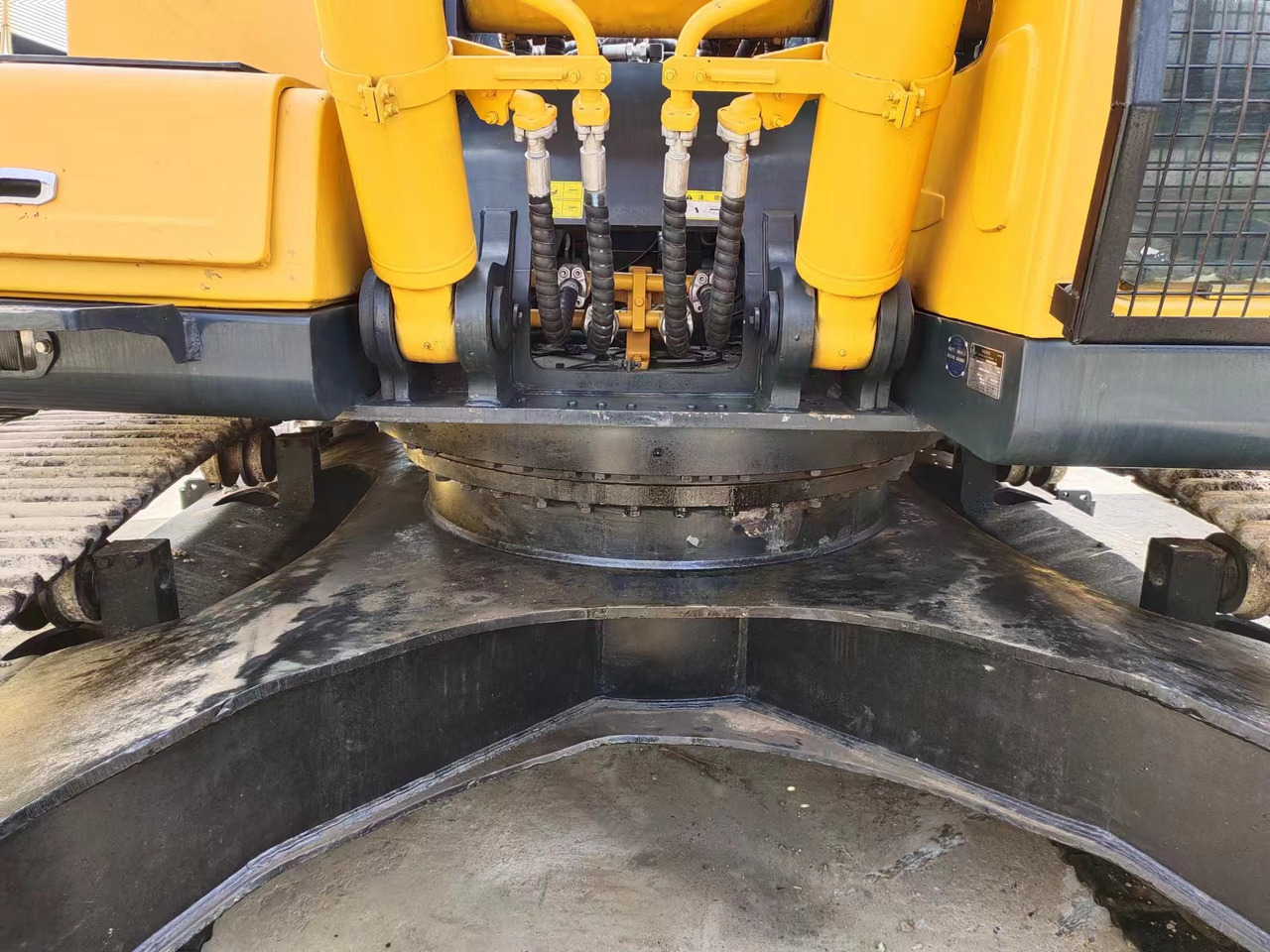 HYUNDAI R385LC-9T R305 R220 - Vikšrinis ekskavatorius: foto 3 HYUNDAI R385LC-9T R305 R220 - Vikšrinis ekskavatorius: foto 3