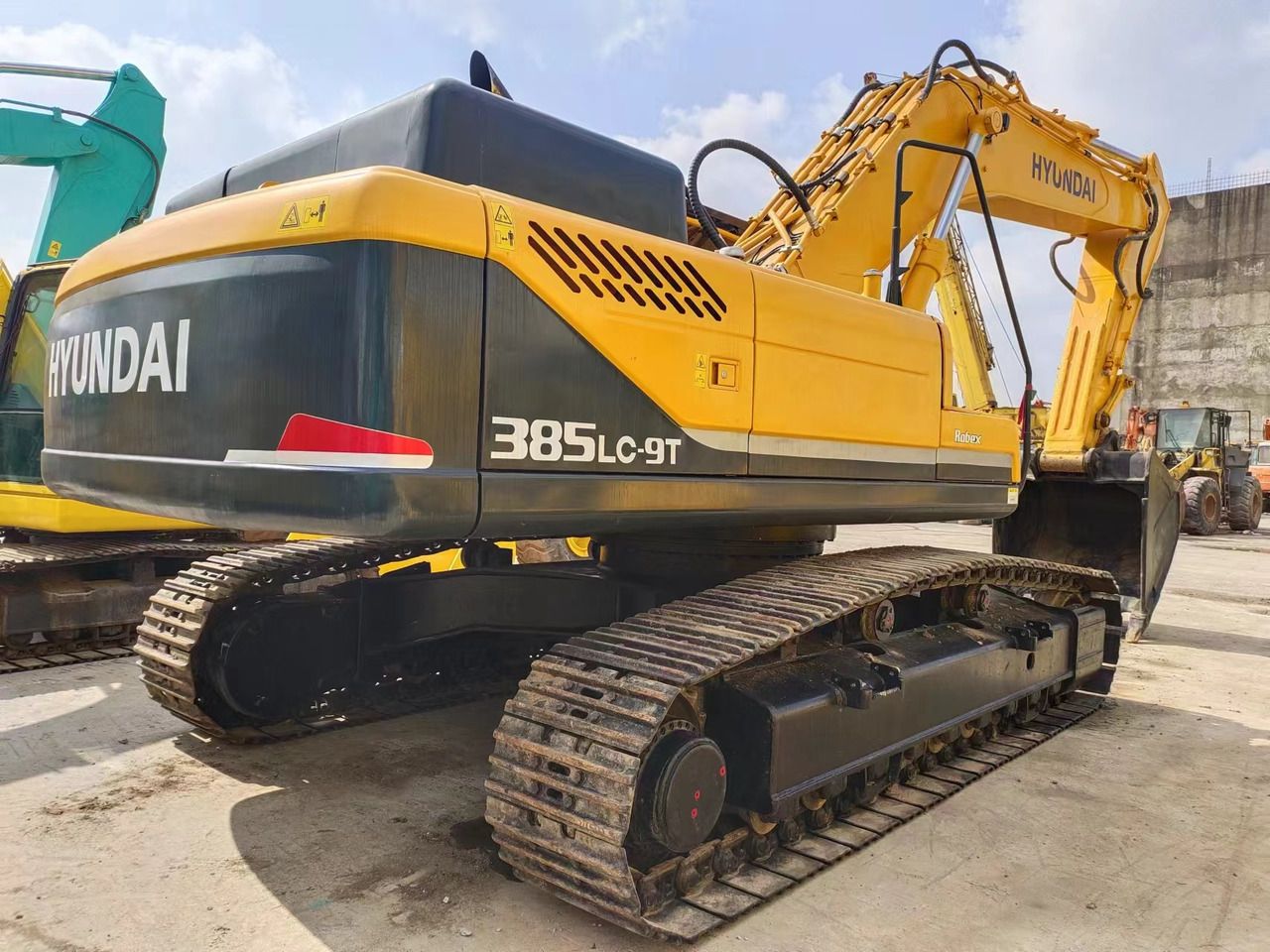 HYUNDAI R385LC-9T R305 R220 - Vikšrinis ekskavatorius: foto 1 HYUNDAI R385LC-9T R305 R220 - Vikšrinis ekskavatorius: foto 1