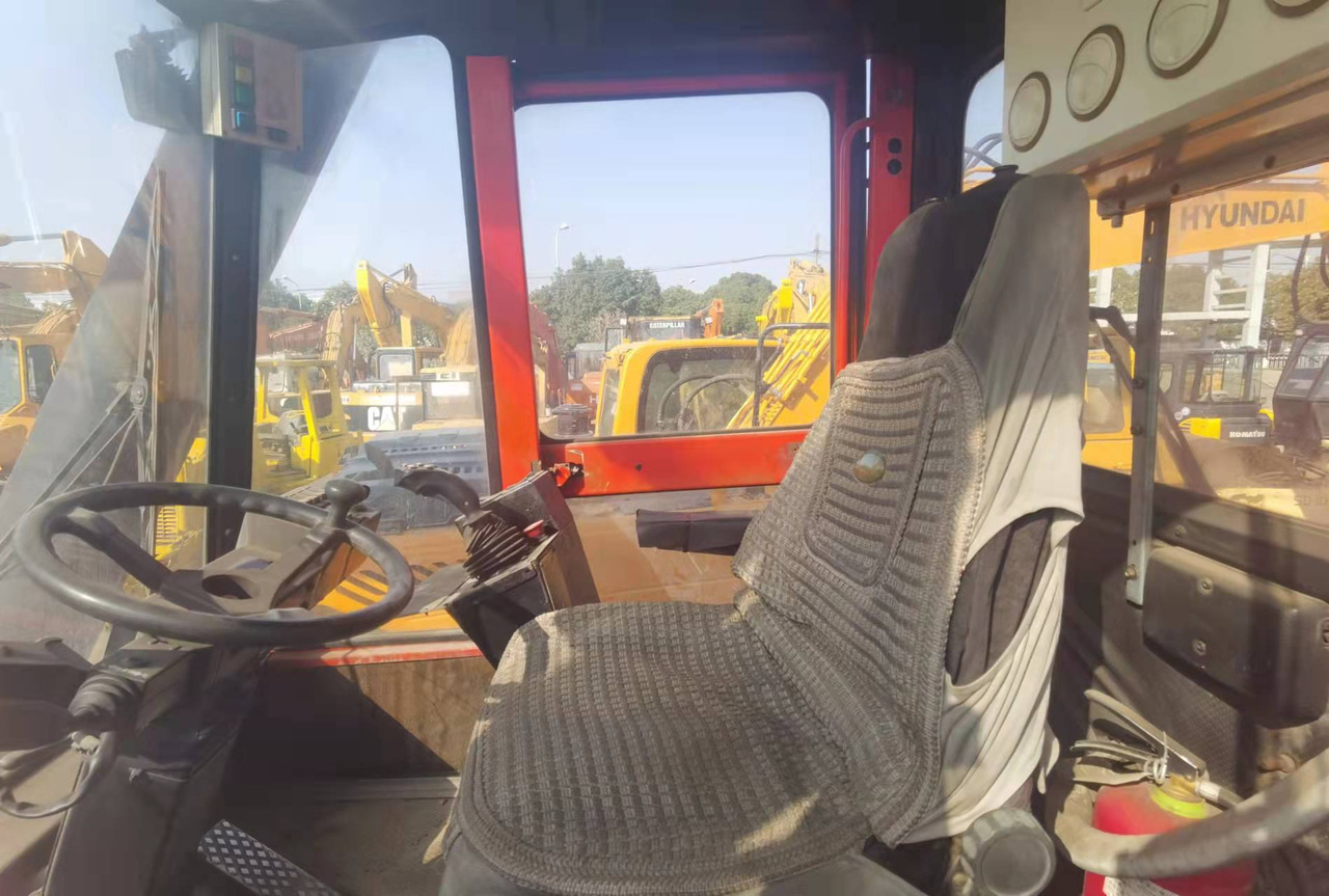 KALMAR DRF450 - Stelažų krautuvas: foto 3 KALMAR DRF450 - Stelažų krautuvas: foto 3