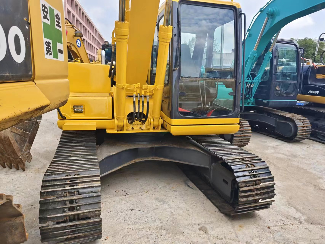 KOMATSU PC120-6 - Vikšrinis ekskavatorius: foto 3 KOMATSU PC120-6 - Vikšrinis ekskavatorius: foto 3