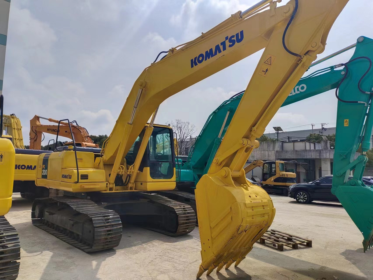 KOMATSU PC200-7 - Vikšrinis ekskavatorius: foto 1 KOMATSU PC200-7 - Vikšrinis ekskavatorius: foto 1