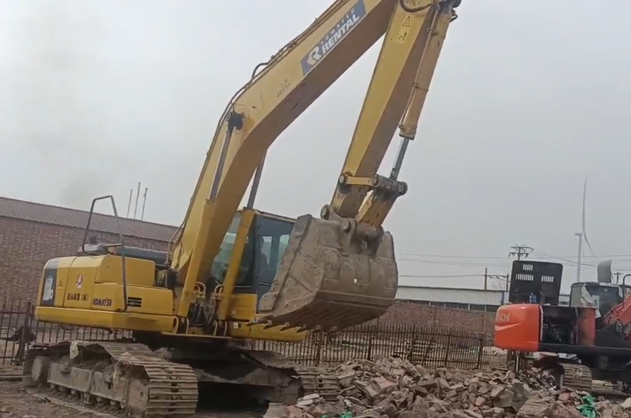 KOMATSU PC200-8N1 - Vikšrinis ekskavatorius: foto 1 KOMATSU PC200-8N1 - Vikšrinis ekskavatorius: foto 1