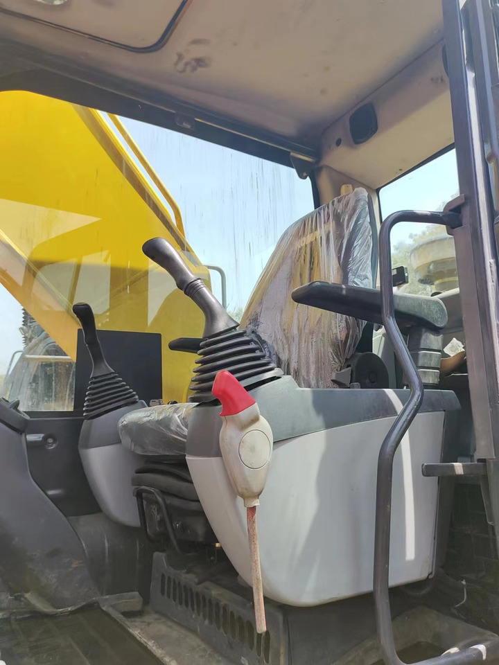 KOMATSU PC220-8 - Vikšrinis ekskavatorius: foto 3 KOMATSU PC220-8 - Vikšrinis ekskavatorius: foto 3