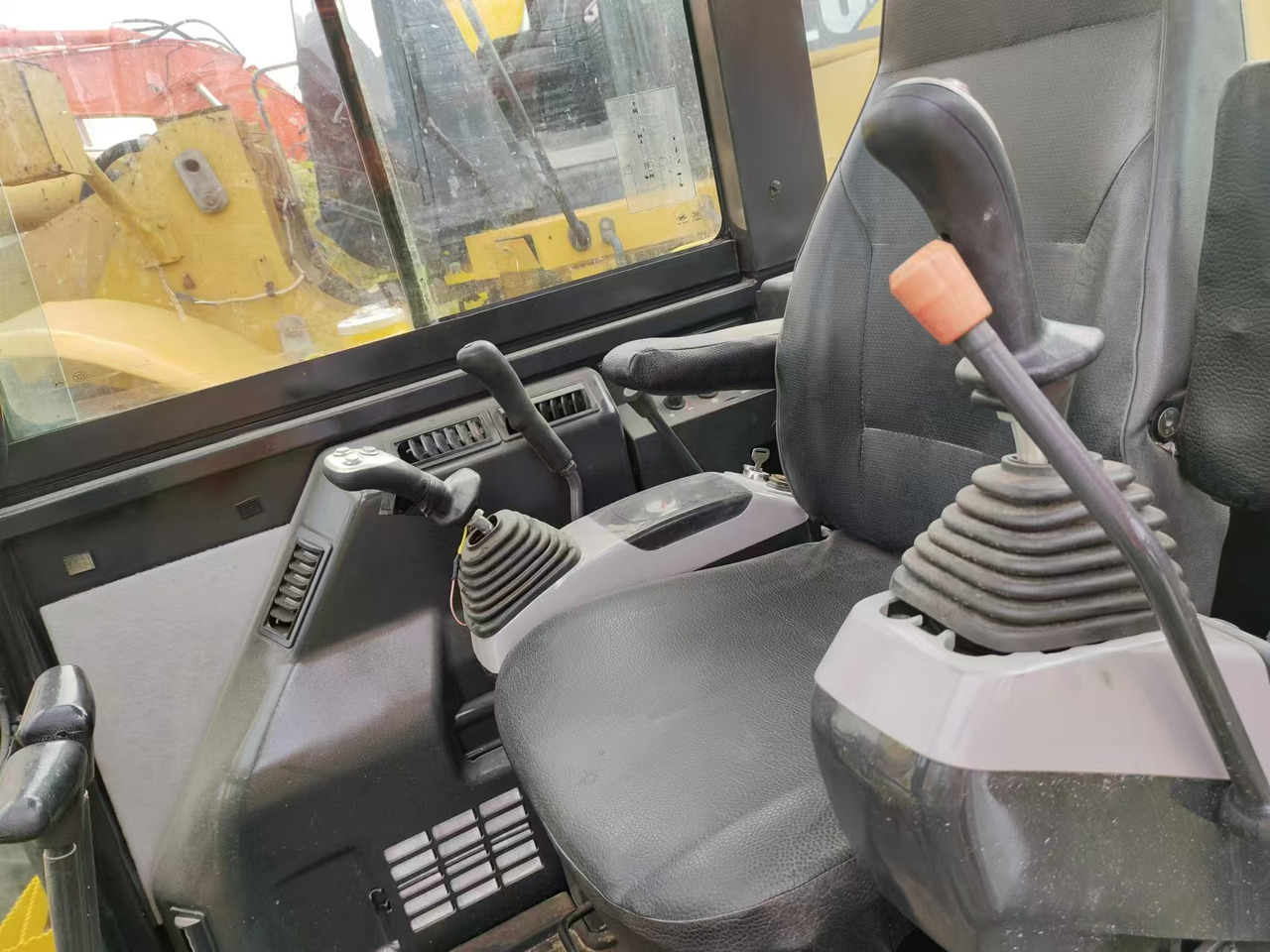 KOMATSU PC56-7 - Mini ekskavatorius: foto 4 KOMATSU PC56-7 - Mini ekskavatorius: foto 4