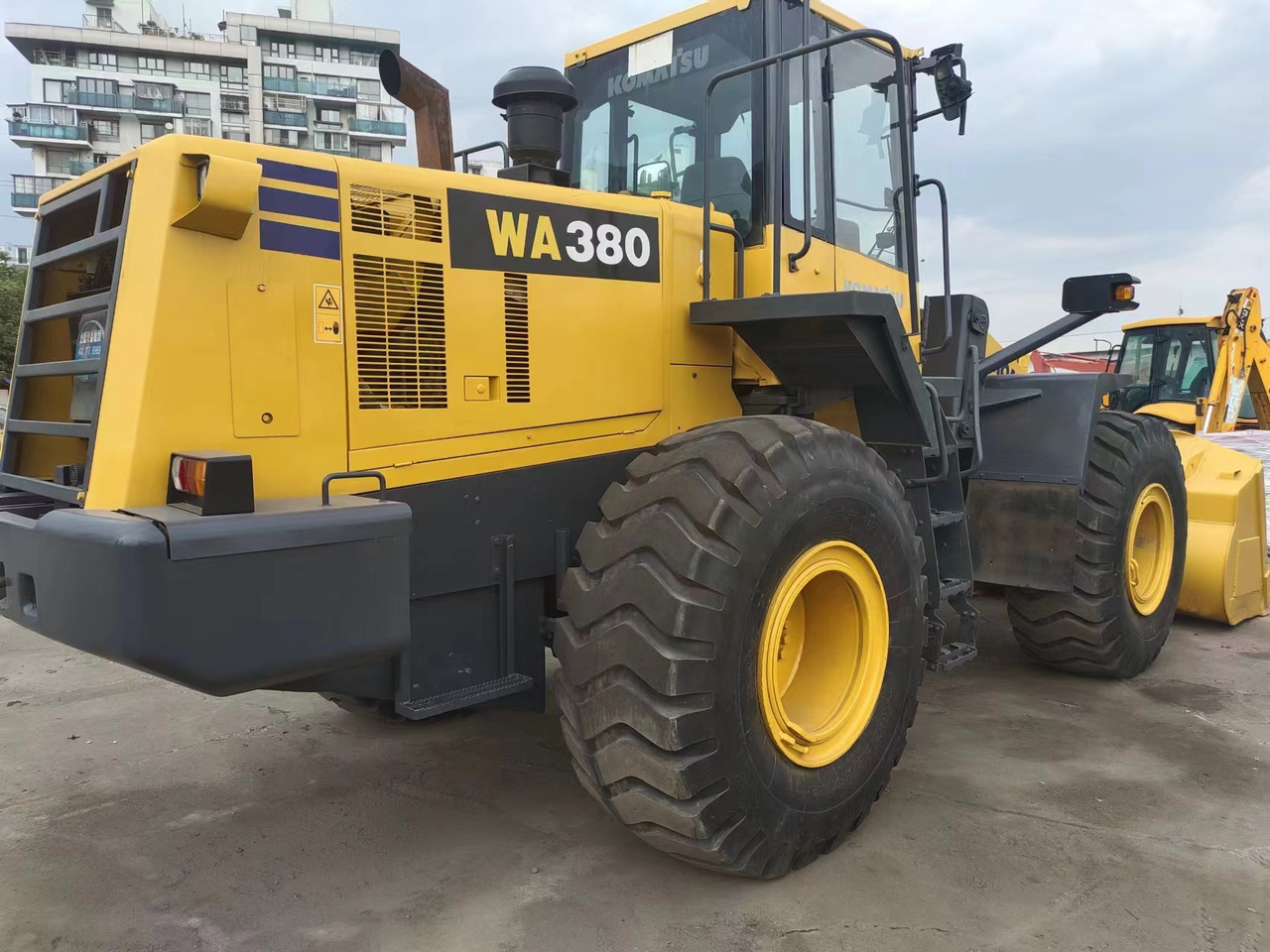 KOMATSU WA380-6 - Ratinis krautuvas: foto 1 KOMATSU WA380-6 - Ratinis krautuvas: foto 1