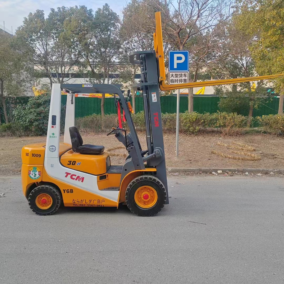 TCM FD30 diesel ISUZU engine forklift from Japan - Dyzelinis krautuvas: foto 1 TCM FD30 diesel ISUZU engine forklift from Japan - Dyzelinis krautuvas: foto 1