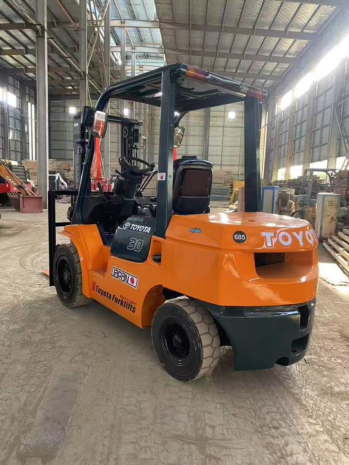 TOYOTA FD30 - Dyzelinis krautuvas: foto 2 TOYOTA FD30 - Dyzelinis krautuvas: foto 2