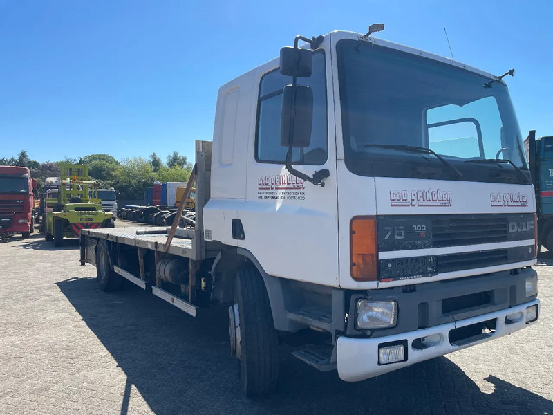 DAF 75.300 FLATBED TRUCK - Platforminis/ Bortinis sunkvežimis: foto 1 DAF 75.300 FLATBED TRUCK - Platforminis/ Bortinis sunkvežimis: foto 1