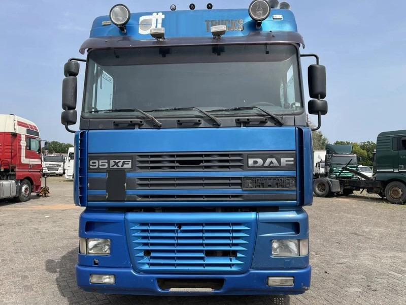 DAF XF 95.530 Tractor unit - Vilkikas: foto 3 DAF XF 95.530 Tractor unit - Vilkikas: foto 3