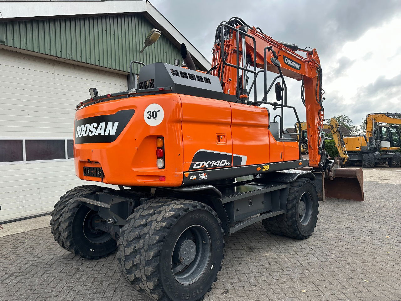 Doosan DX140W-5 - Ratinis ekskavatorius: foto 4 Doosan DX140W-5 - Ratinis ekskavatorius: foto 4