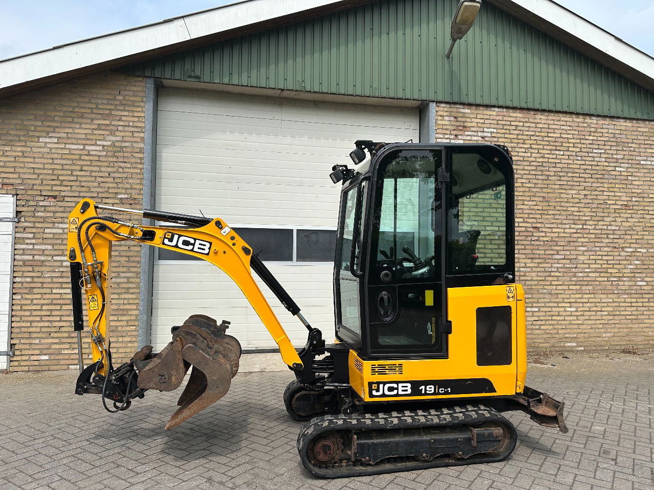 JCB 19 c1 - Mini ekskavatorius: foto 1 JCB 19 c1 - Mini ekskavatorius: foto 1