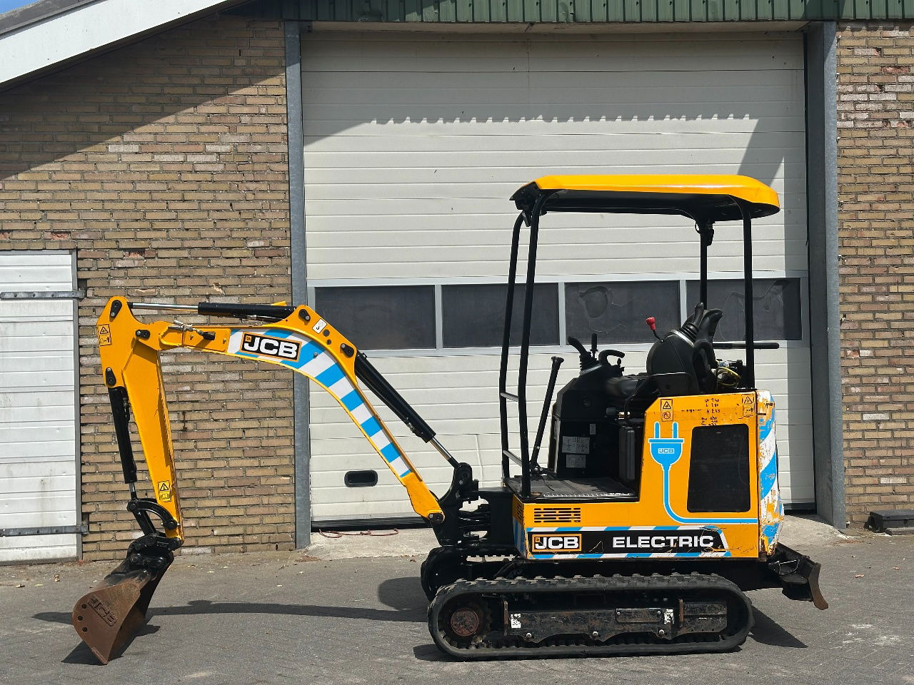 JCB 19c-1 E 100 elektrisch - Mini ekskavatorius: foto 2 JCB 19c-1 E 100 elektrisch - Mini ekskavatorius: foto 2