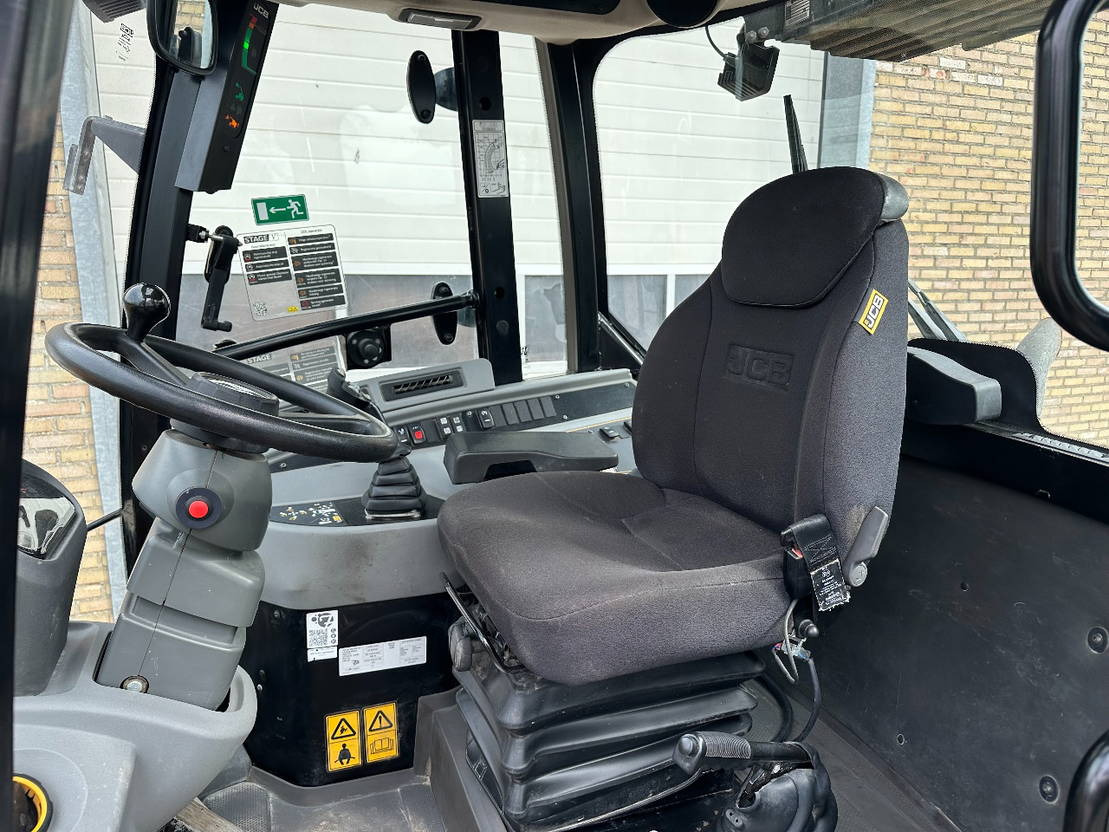 Teleskopinis ratinis krautuvas JCB TM220 SV A: foto 12 Teleskopinis ratinis krautuvas JCB TM220 SV A: foto 12