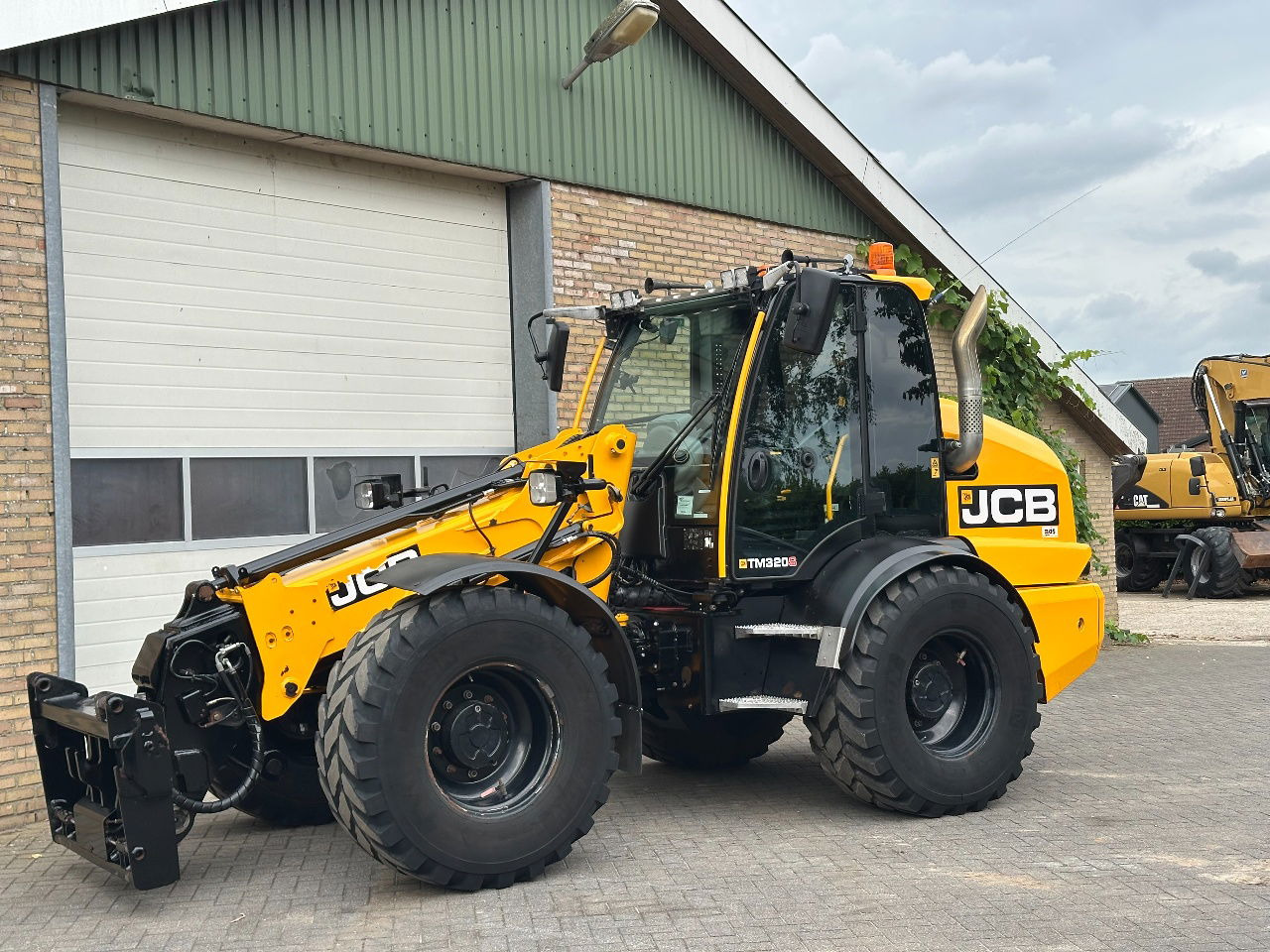 JCB TM320S sv - Teleskopinis ratinis krautuvas: foto 2 JCB TM320S sv - Teleskopinis ratinis krautuvas: foto 2