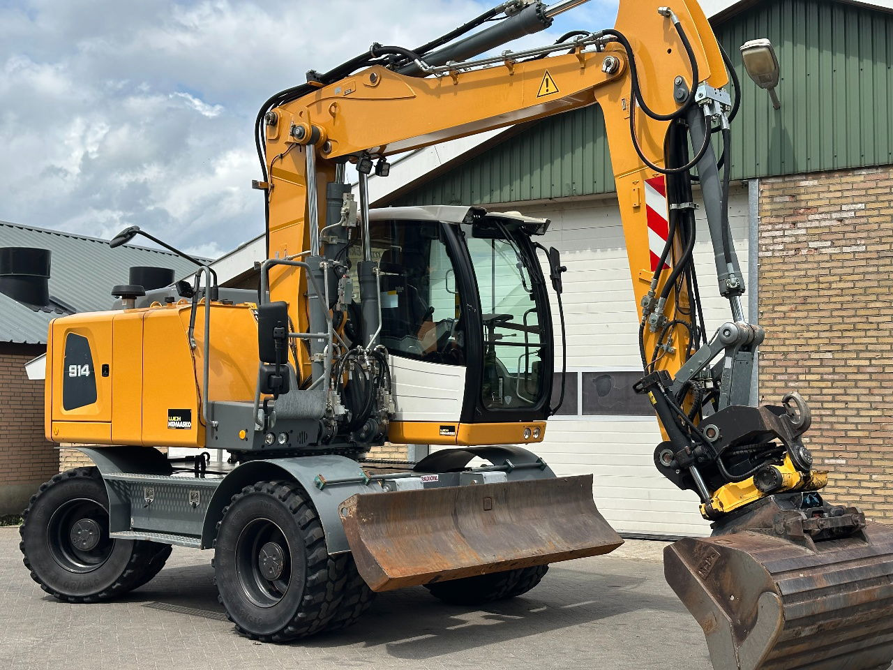 Liebherr A914 - Ratinis ekskavatorius: foto 5 Liebherr A914 - Ratinis ekskavatorius: foto 5