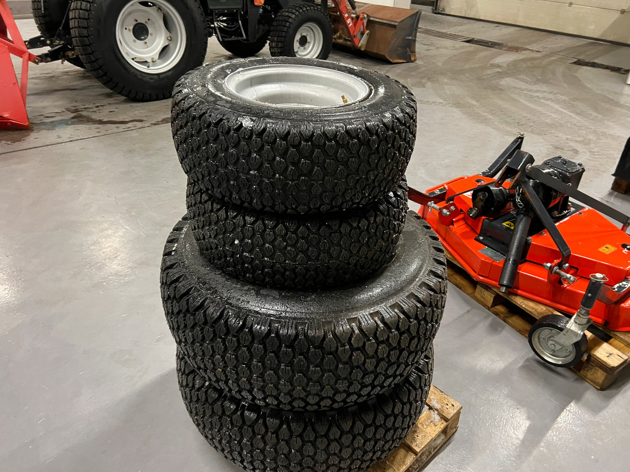 Dekk passer Massey Ferguson 1525 - Ratas - Žemės ūkio technika: foto 2 Dekk passer Massey Ferguson 1525 - Ratas - Žemės ūkio technika: foto 2