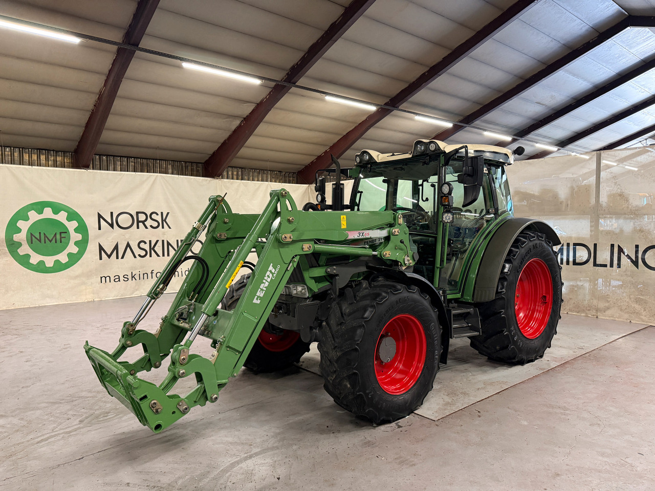 Fendt 211 Vario TMS - Traktorius: foto 1 Fendt 211 Vario TMS - Traktorius: foto 1