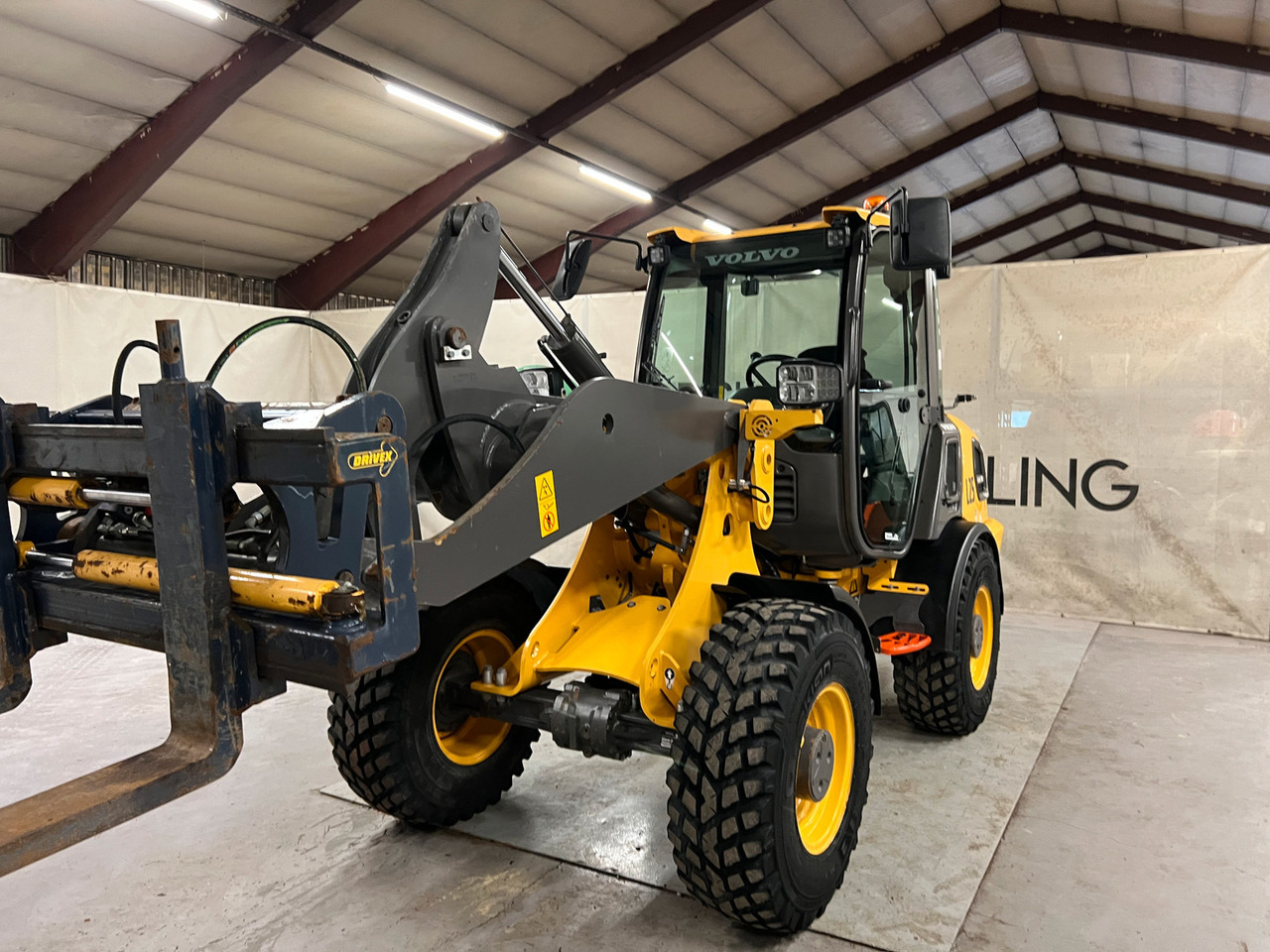 Volvo JL25H - Ratinis krautuvas: foto 4 Volvo JL25H - Ratinis krautuvas: foto 4