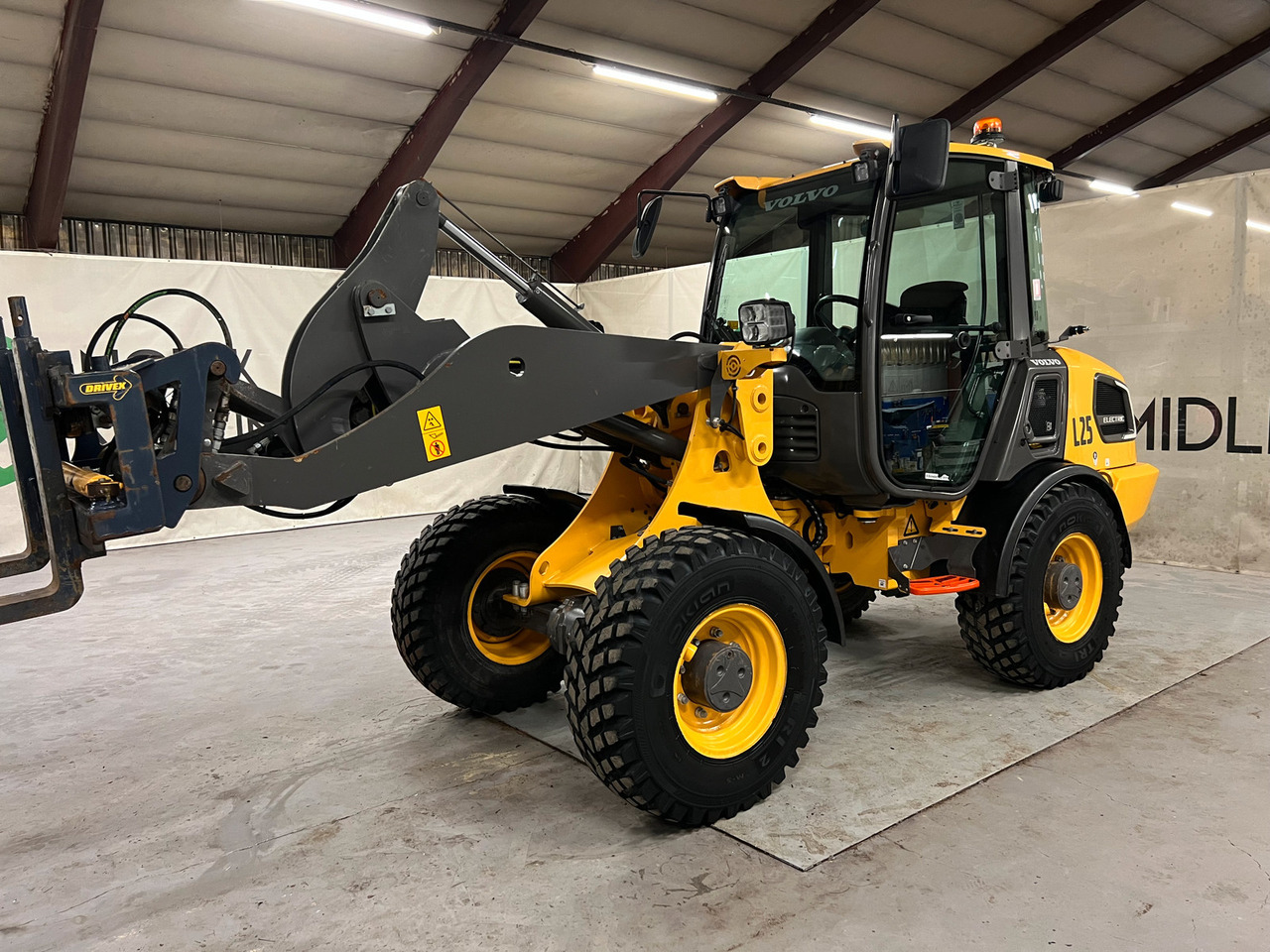 Volvo JL25H - Ratinis krautuvas: foto 3 Volvo JL25H - Ratinis krautuvas: foto 3