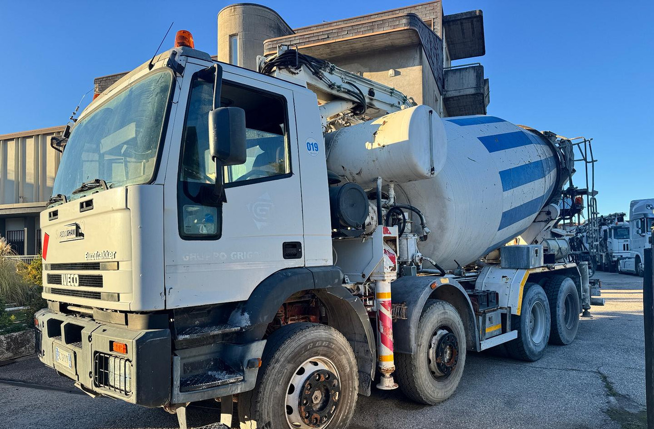 Betonpompa CIFA Iveco Trakker 410E44 - Betonvežis su siurbliu: foto 4 Betonpompa CIFA Iveco Trakker 410E44 - Betonvežis su siurbliu: foto 4