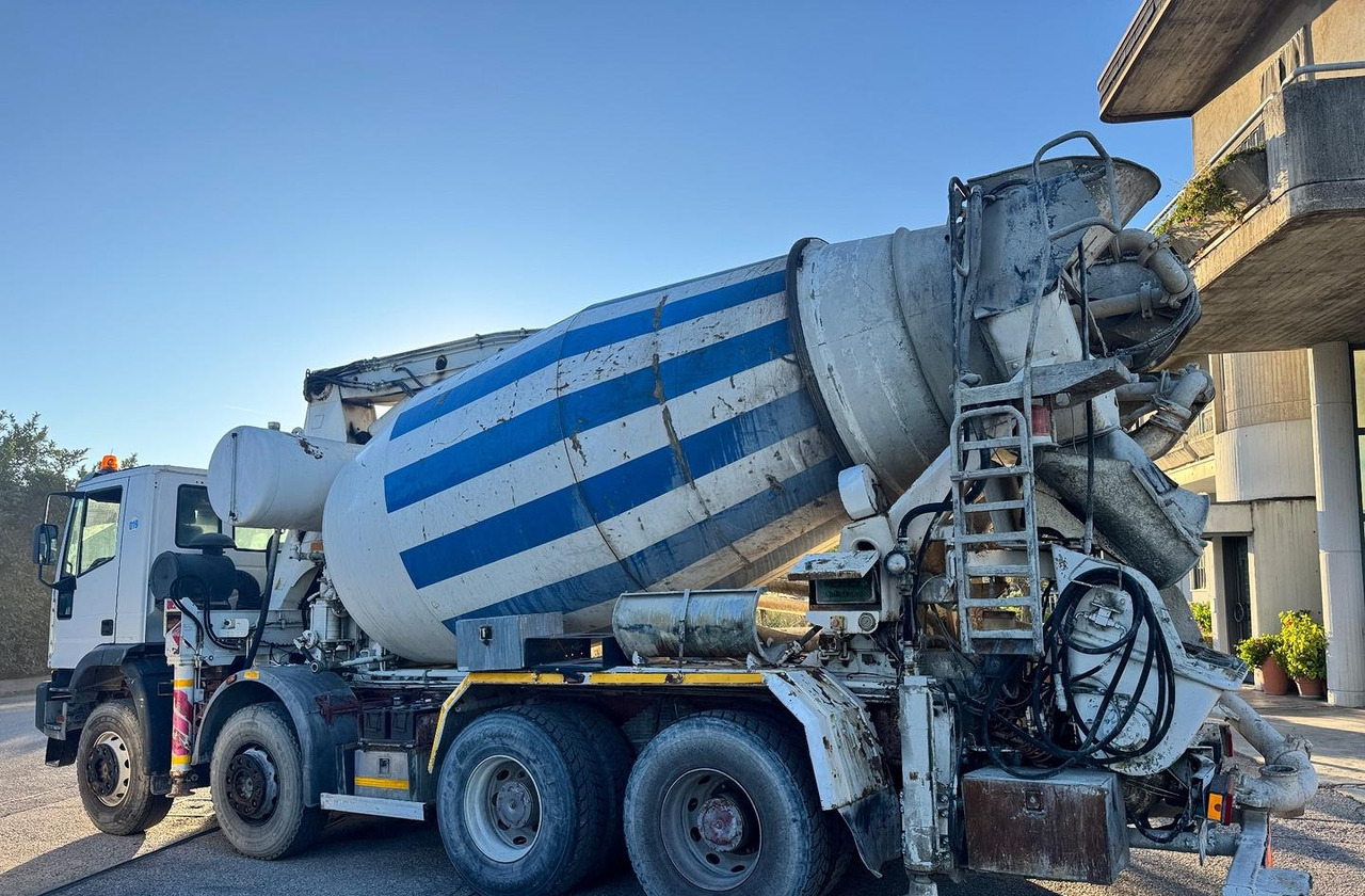 Betonpompa CIFA Iveco Trakker 410E44 - Betono siurblys: foto 4 Betonpompa CIFA Iveco Trakker 410E44 - Betono siurblys: foto 4