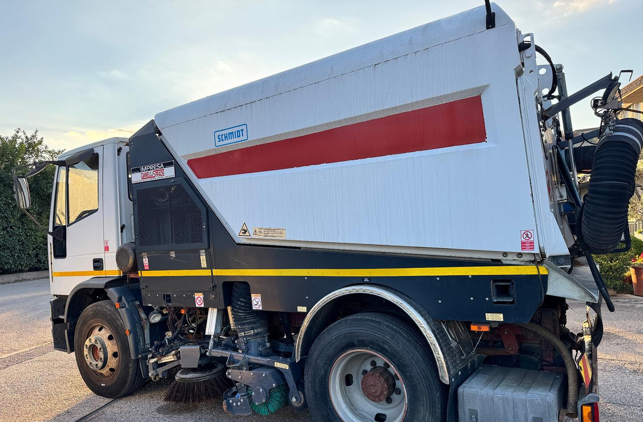 Iveco EuroCargo 150E18 spazzatrice - Gatvių šlavimo mašina: foto 5 Iveco EuroCargo 150E18 spazzatrice - Gatvių šlavimo mašina: foto 5