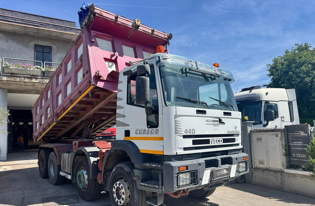 Iveco EuroTrakker 440 - 8X4 tipo: camion ribaltabi - Savivartis sunkvežimis: foto 1 Iveco EuroTrakker 440 - 8X4 tipo: camion ribaltabi - Savivartis sunkvežimis: foto 1