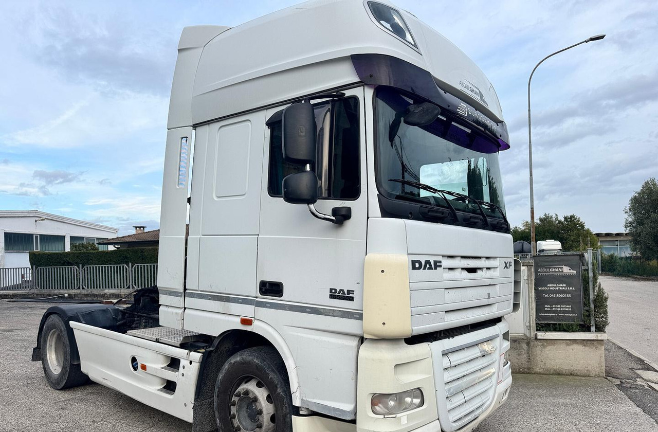 DAF XF 105.460 - 2010 - AUTOMATICO - Vilkikas: foto 1 DAF XF 105.460 - 2010 - AUTOMATICO - Vilkikas: foto 1