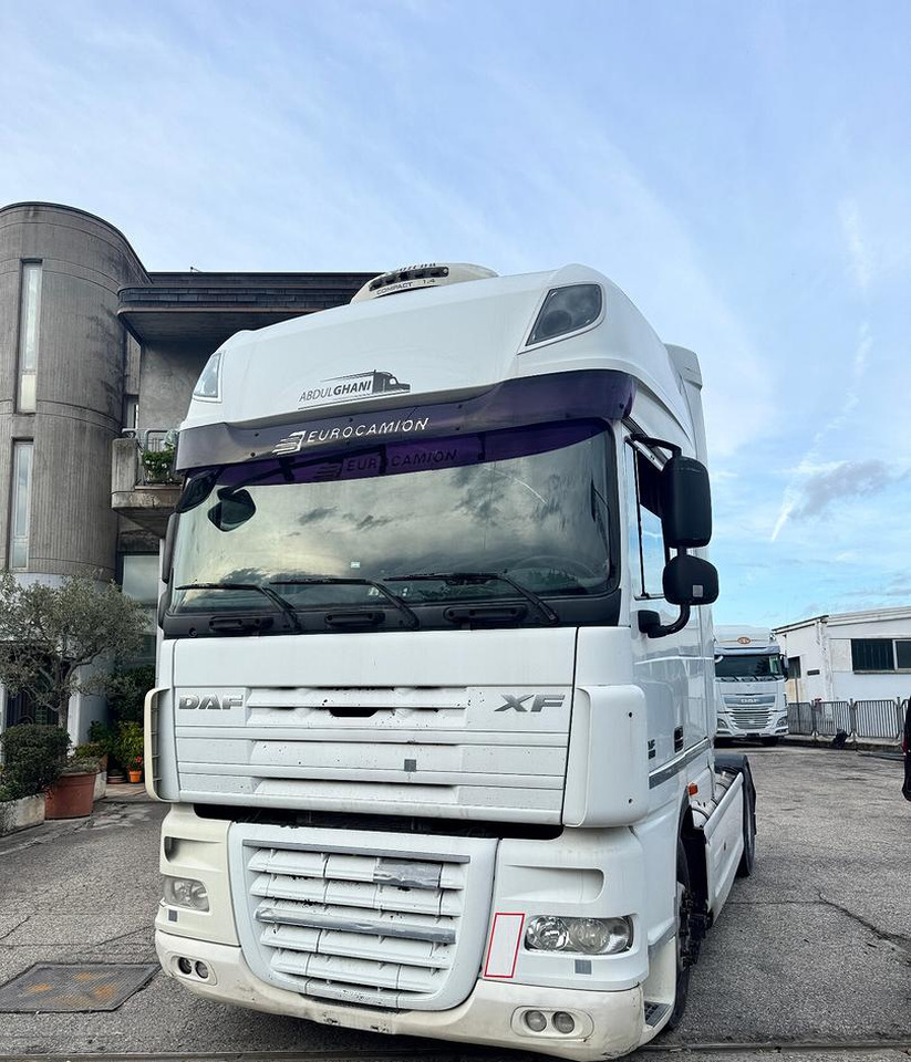 DAF XF 105.460 - 2010 - AUTOMATICO - Vilkikas: foto 1 DAF XF 105.460 - 2010 - AUTOMATICO - Vilkikas: foto 1