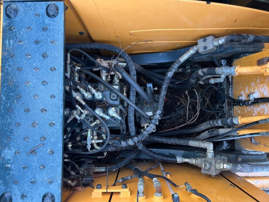 Vikšrinis ekskavatorius Hyundai Robex 140 LC-9: foto 10