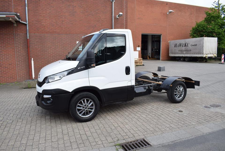 Iveco Daily 35 S21 3,0 Automatik Luftfederung Tempomat - Važiuoklės sunkvežimis, Komercinis automobilis: foto 2 Iveco Daily 35 S21 3,0 Automatik Luftfederung Tempomat - Važiuoklės sunkvežimis, Komercinis automobilis: foto 2