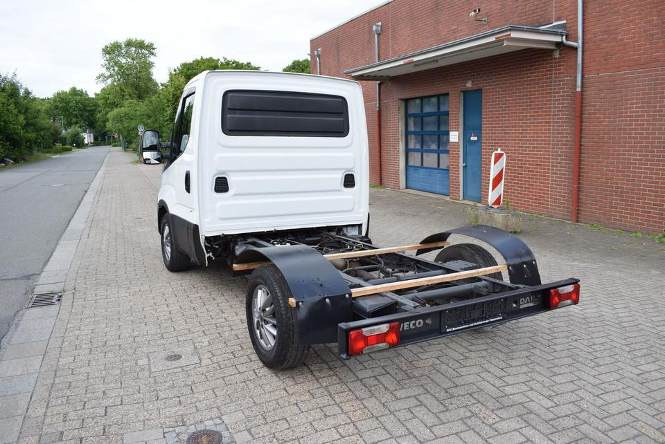 Iveco Daily 35 S21 3,0 Automatik Luftfederung Tempomat - Važiuoklės sunkvežimis, Komercinis automobilis: foto 5 Iveco Daily 35 S21 3,0 Automatik Luftfederung Tempomat - Važiuoklės sunkvežimis, Komercinis automobilis: foto 5