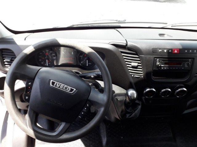 IVECO 35S15V - Krovininis mikroautobusas: foto 2 IVECO 35S15V - Krovininis mikroautobusas: foto 2