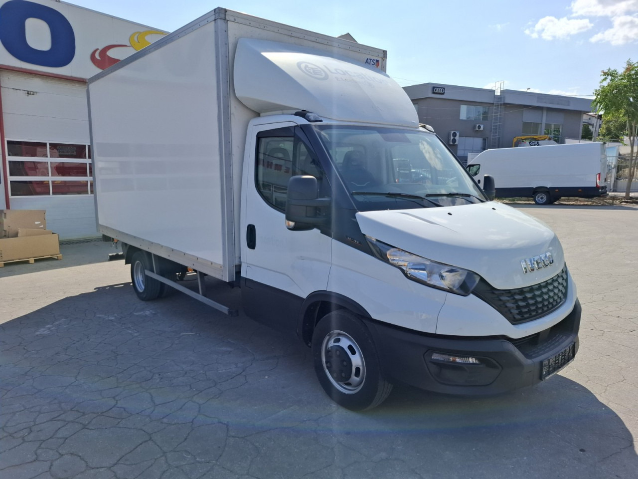 IVECO Daily 35C16H3.0 box/lift - Furgonas su krovinių dėže: foto 1 IVECO Daily 35C16H3.0 box/lift - Furgonas su krovinių dėže: foto 1