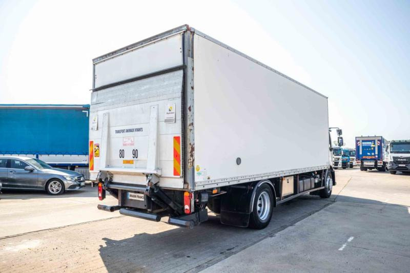 Renault MIDLUM 280DXI+POUSSIN/CHICKEN/KUIKEN/KÛKEN - Refrižeratorius sunkvežimis: foto 3 Renault MIDLUM 280DXI+POUSSIN/CHICKEN/KUIKEN/KÛKEN - Refrižeratorius sunkvežimis: foto 3