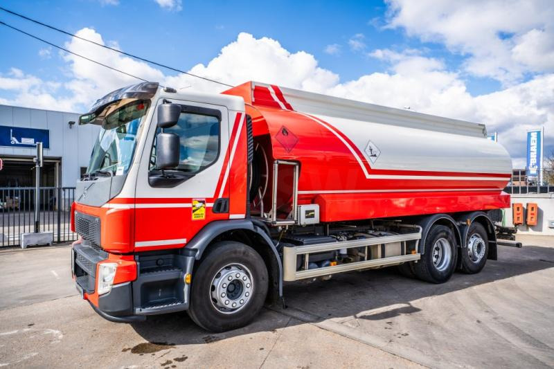 Volvo FE 320+MAGYAR 19.000L/5Comp. - Autocisterna: foto 1 Volvo FE 320+MAGYAR 19.000L/5Comp. - Autocisterna: foto 1