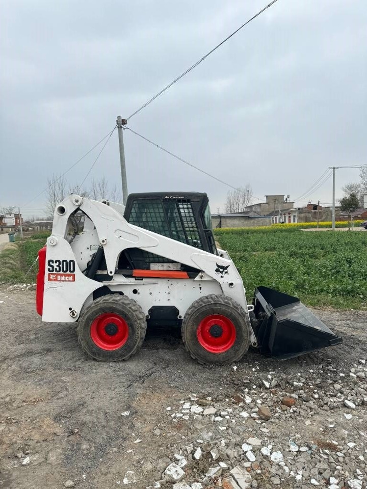 Bobcat S 300 - Mini krautuvas: foto 1 Bobcat S 300 - Mini krautuvas: foto 1