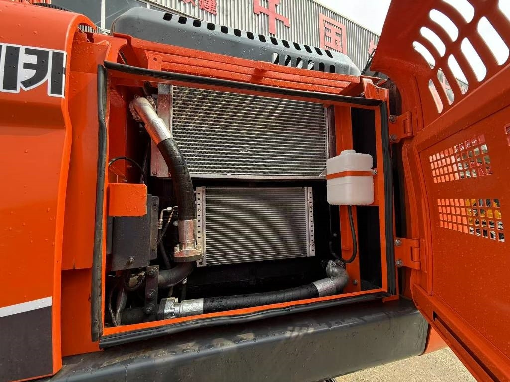 Doosan DX 225 LCA - Vikšrinis ekskavatorius: foto 3 Doosan DX 225 LCA - Vikšrinis ekskavatorius: foto 3