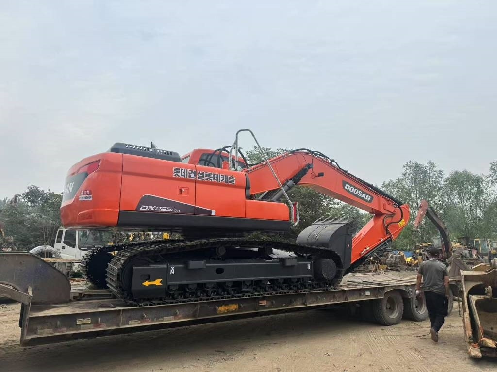 Doosan DX 225 LCA - Vikšrinis ekskavatorius: foto 1 Doosan DX 225 LCA - Vikšrinis ekskavatorius: foto 1