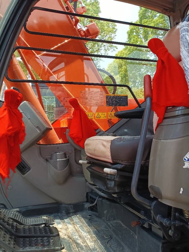 Hitachi ZX 135 U-5 - Vikšrinis ekskavatorius: foto 4 Hitachi ZX 135 U-5 - Vikšrinis ekskavatorius: foto 4