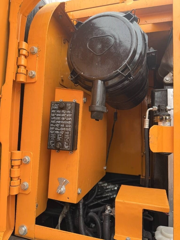 Hyundai HX 220 - Vikšrinis ekskavatorius: foto 2 Hyundai HX 220 - Vikšrinis ekskavatorius: foto 2