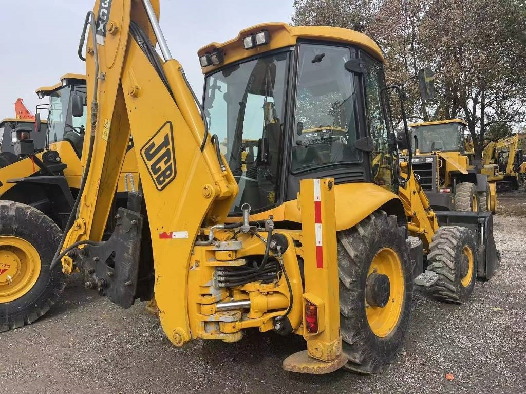 JCB 3CX - Ekskavatorius-krautuvas: foto 1 JCB 3CX - Ekskavatorius-krautuvas: foto 1