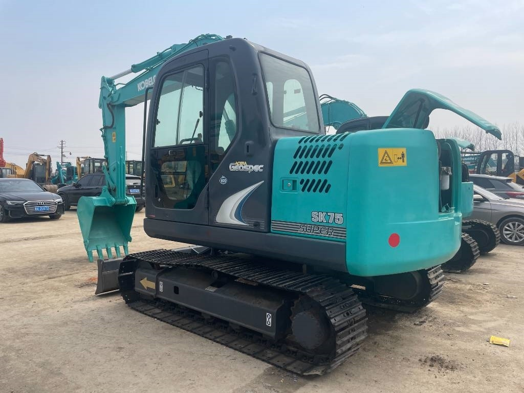 Kobelco SK 75 - Mini ekskavatorius: foto 3 Kobelco SK 75 - Mini ekskavatorius: foto 3