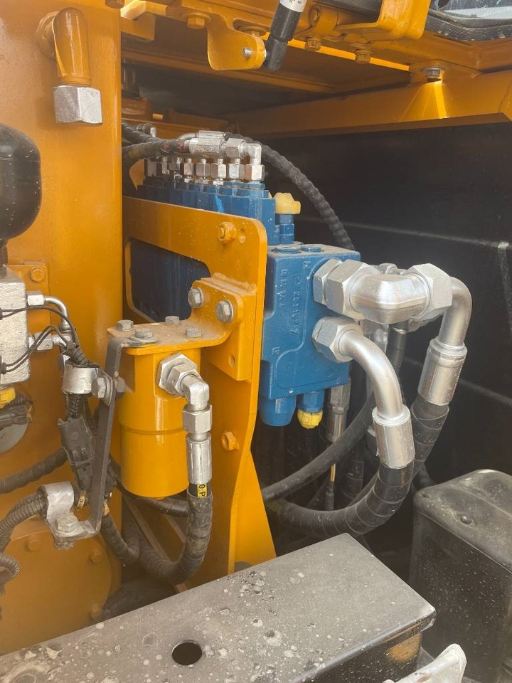 Komatsu PC 240 LC - Vikšrinis ekskavatorius: foto 2 Komatsu PC 240 LC - Vikšrinis ekskavatorius: foto 2