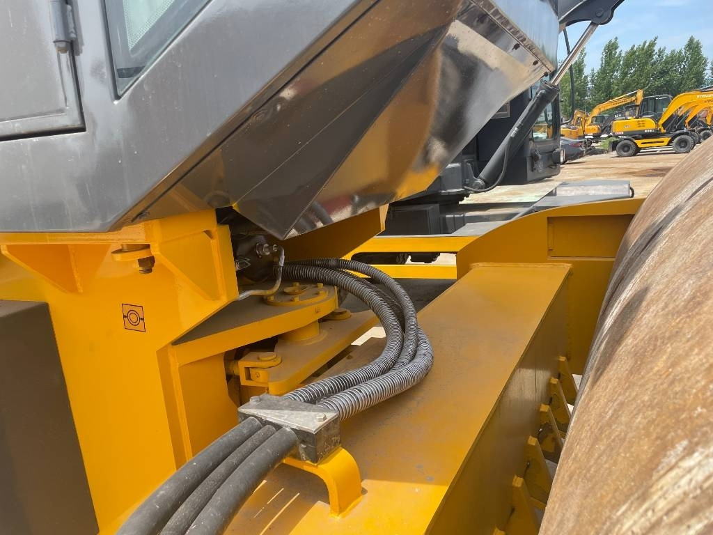 XCMG XS 223 J - Kompaktorius: foto 3 XCMG XS 223 J - Kompaktorius: foto 3