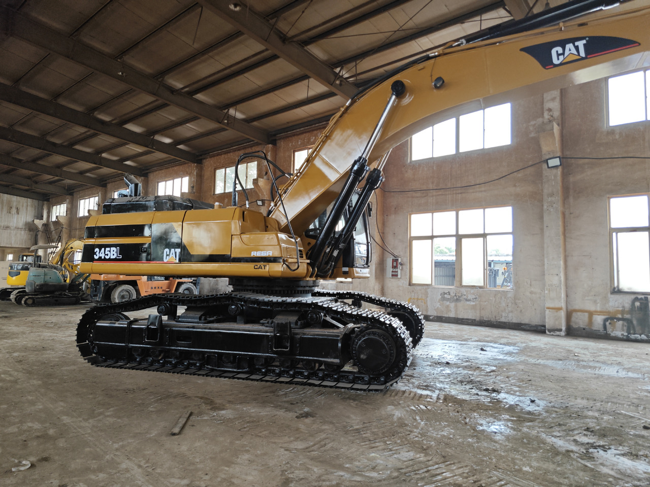 CATERPILLAR 345B - Vikšrinis ekskavatorius: foto 3 CATERPILLAR 345B - Vikšrinis ekskavatorius: foto 3