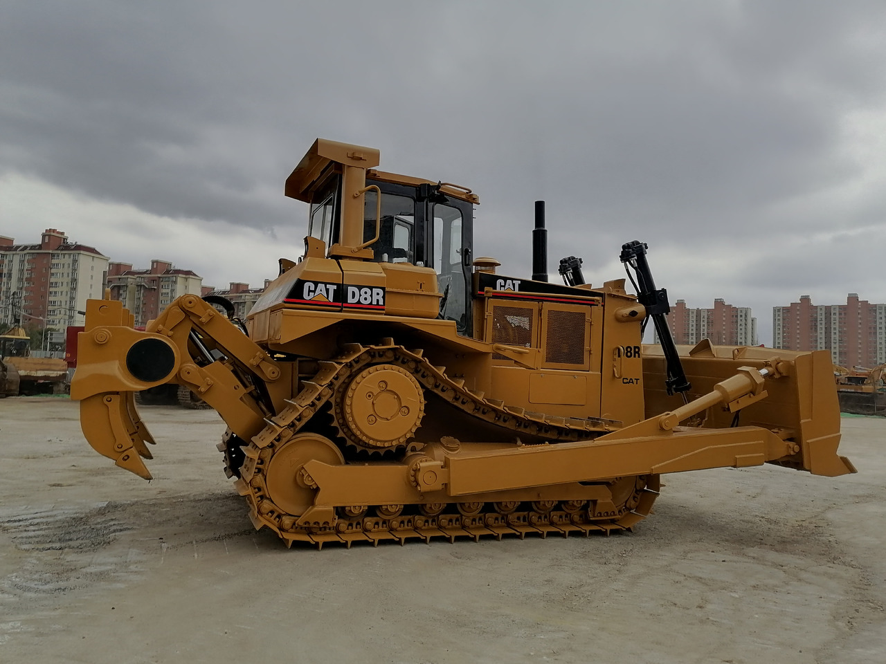 CATERPILLAR D8R - Buldozeris: foto 3 CATERPILLAR D8R - Buldozeris: foto 3