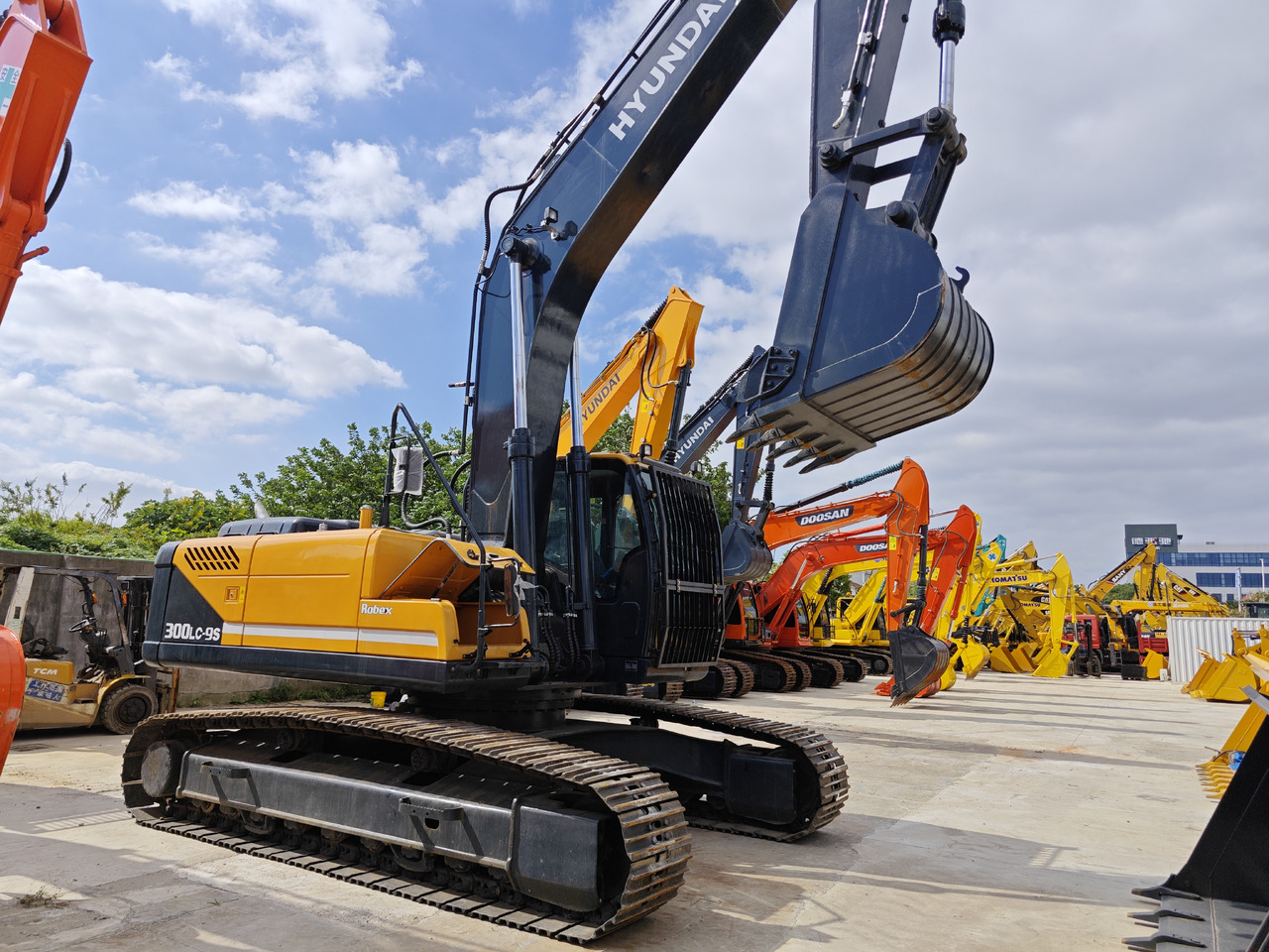 HYUNDAI R300LC-9S - Vikšrinis ekskavatorius: foto 3 HYUNDAI R300LC-9S - Vikšrinis ekskavatorius: foto 3