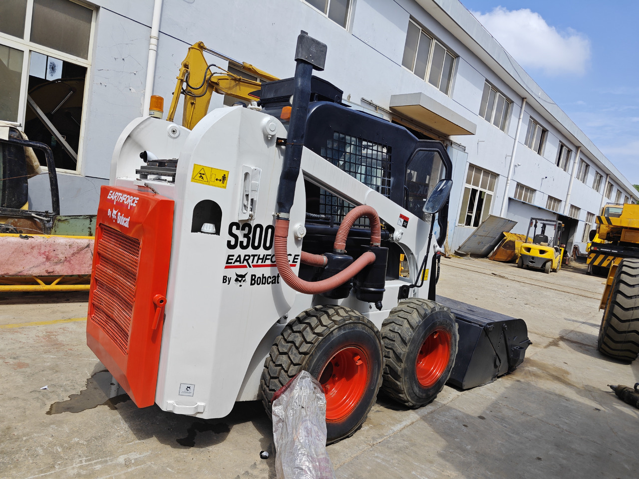 Bobcat S300 - Mini krautuvas: foto 4 Bobcat S300 - Mini krautuvas: foto 4